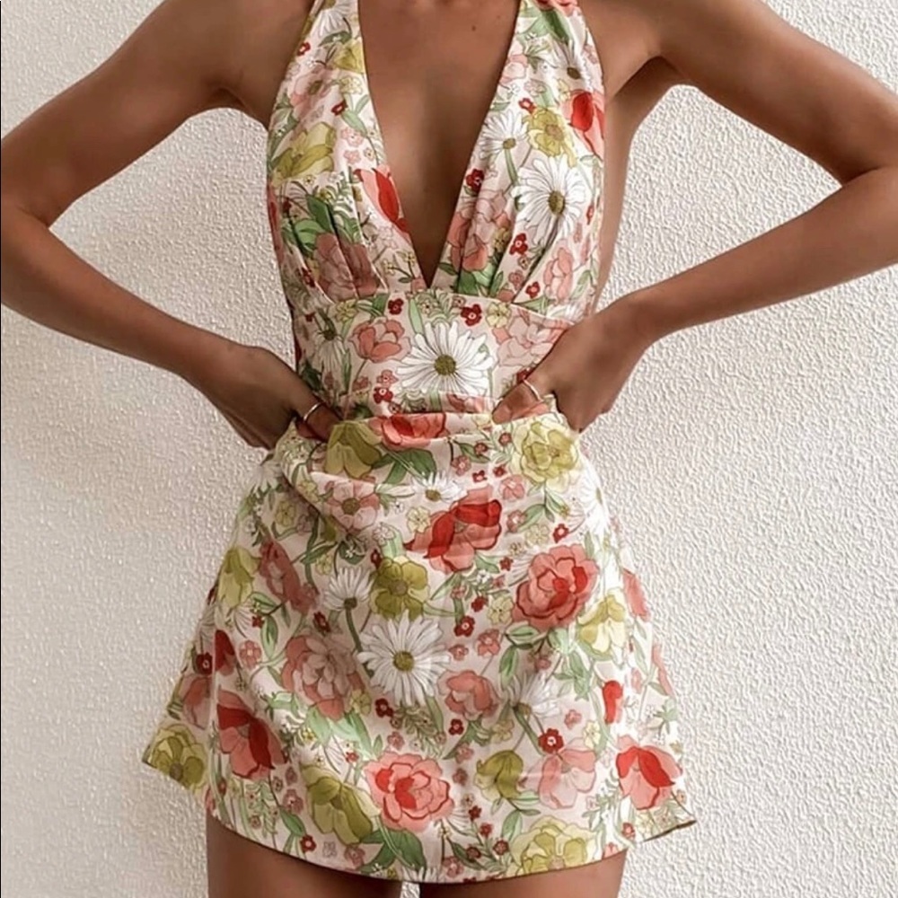 🔥🔥HOST PIC🔥🔥TriColor Floral Print Halter Mini Dress